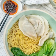 Dumplings in Noodle Soup (6 Pcs)